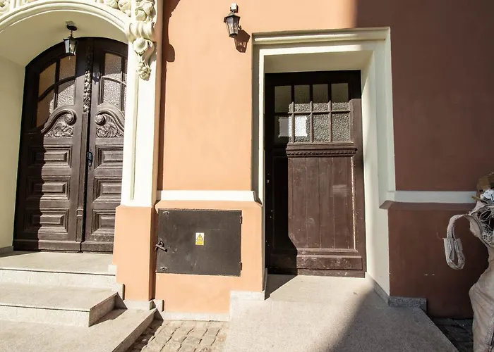 Nicolaus Apartment
